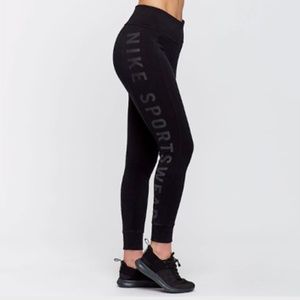 Nike Sportswear Essential Logo Black Leggings